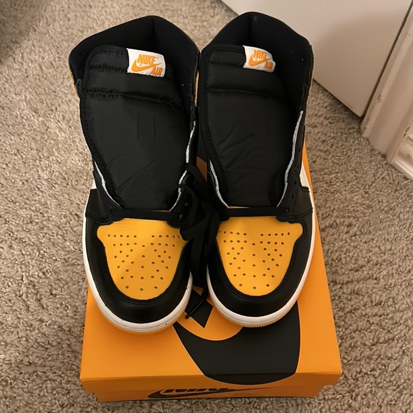 Air Jordan 1 Retro High OG ‘Yellow Toe’ - Picture 3 of 9
